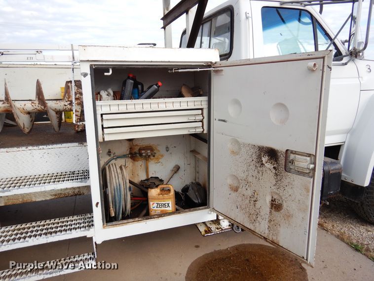 image for item JT9521 1988 Ford F800  digger derrick truck