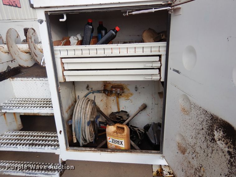 image for item JT9521 1988 Ford F800  digger derrick truck