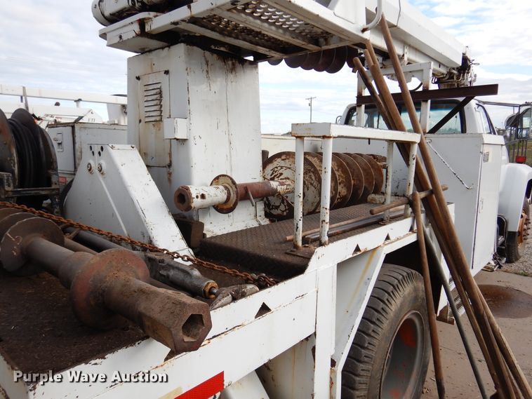 image for item JT9521 1988 Ford F800  digger derrick truck