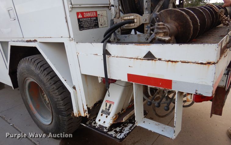 image for item JT9521 1988 Ford F800  digger derrick truck