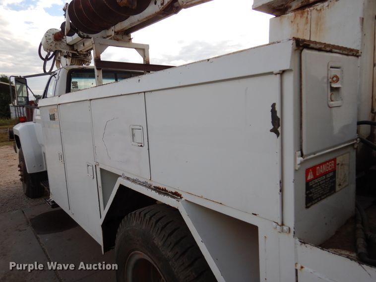 image for item JT9521 1988 Ford F800  digger derrick truck