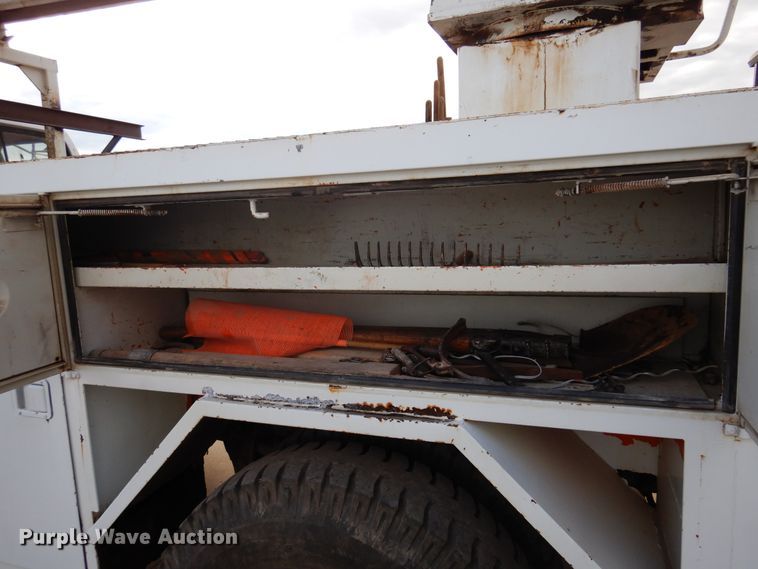 image for item JT9521 1988 Ford F800  digger derrick truck