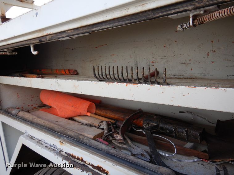 image for item JT9521 1988 Ford F800  digger derrick truck