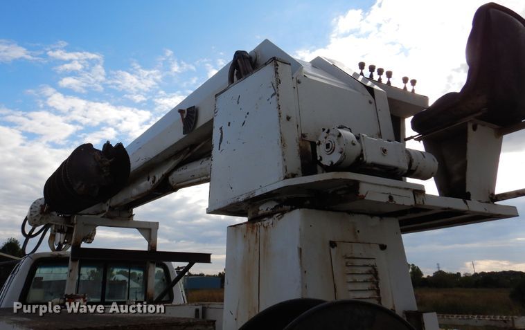 image for item JT9521 1988 Ford F800  digger derrick truck