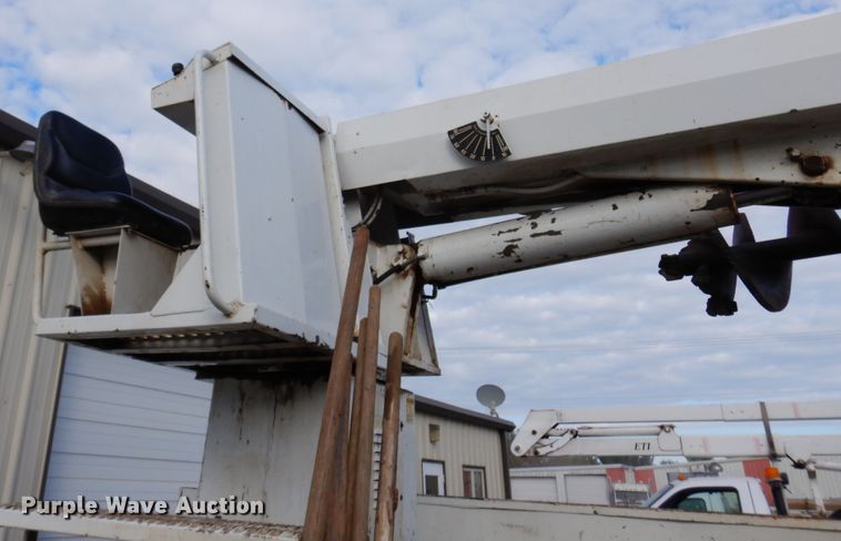 image for item JT9521 1988 Ford F800  digger derrick truck