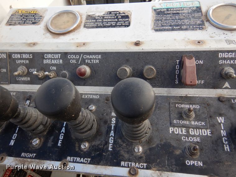 image for item JT9521 1988 Ford F800  digger derrick truck