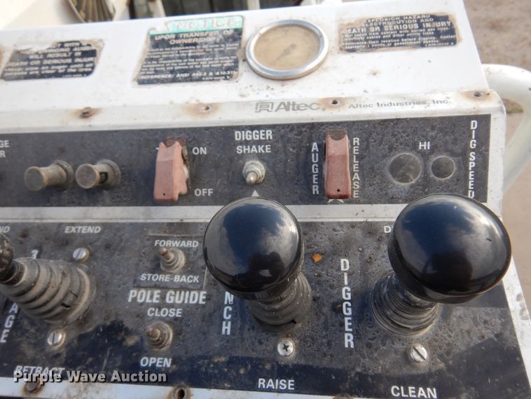 image for item JT9521 1988 Ford F800  digger derrick truck