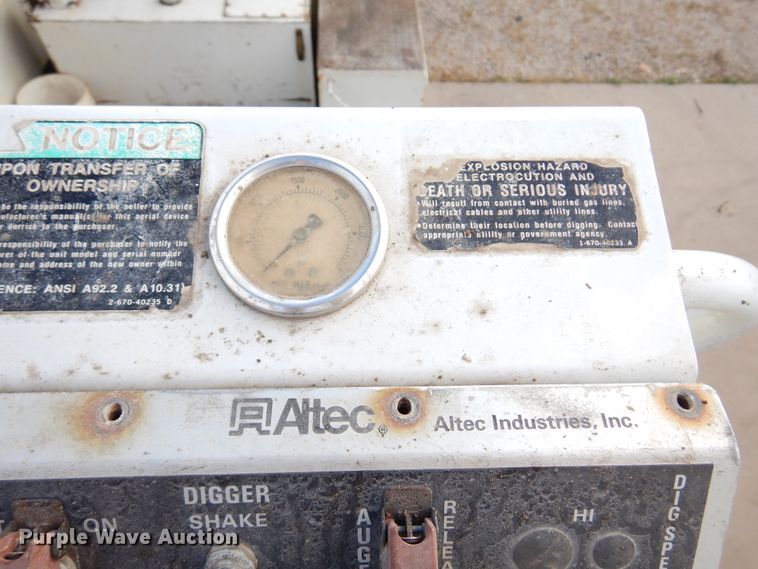 image for item JT9521 1988 Ford F800  digger derrick truck