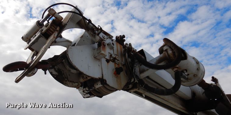 image for item JT9521 1988 Ford F800  digger derrick truck