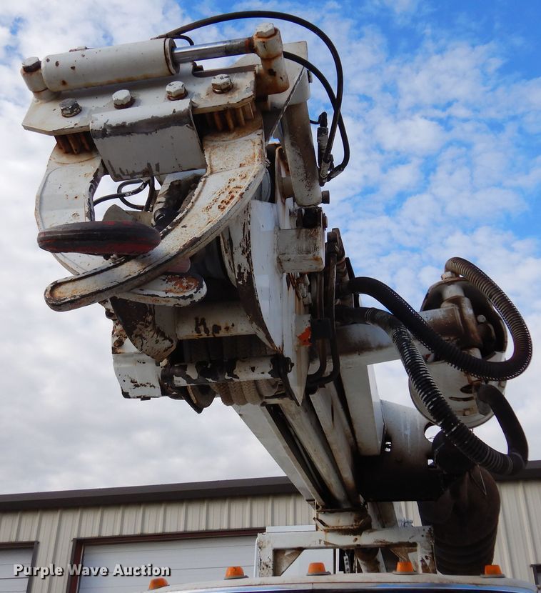 image for item JT9521 1988 Ford F800  digger derrick truck