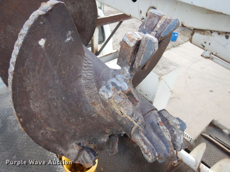 image for item JT9521 1988 Ford F800  digger derrick truck