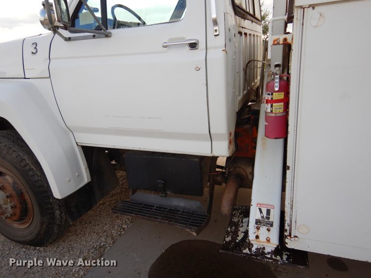 image for item JT9521 1988 Ford F800  digger derrick truck