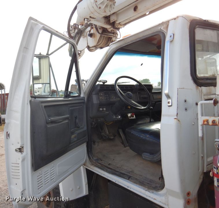 image for item JT9521 1988 Ford F800  digger derrick truck
