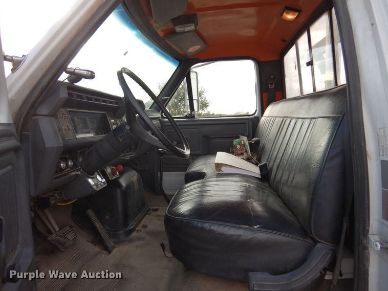 image for item JT9521 1988 Ford F800  digger derrick truck