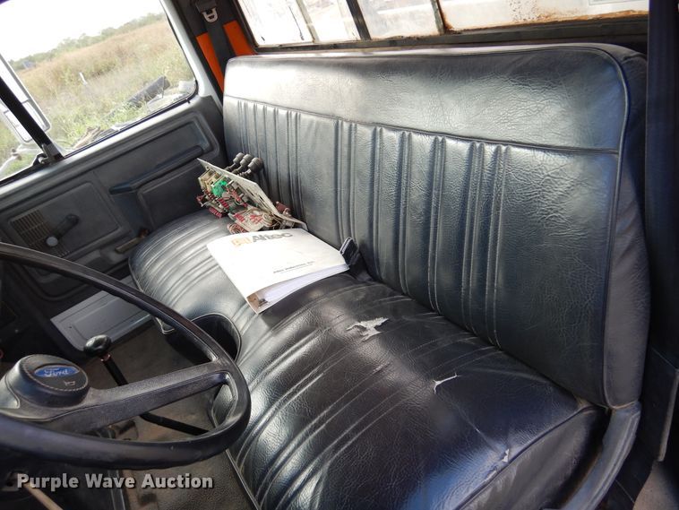 image for item JT9521 1988 Ford F800  digger derrick truck