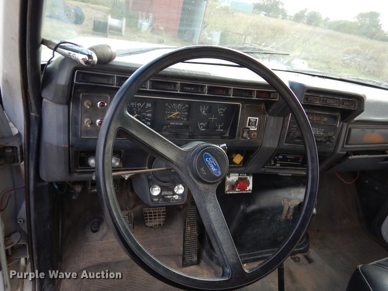 image for item JT9521 1988 Ford F800  digger derrick truck