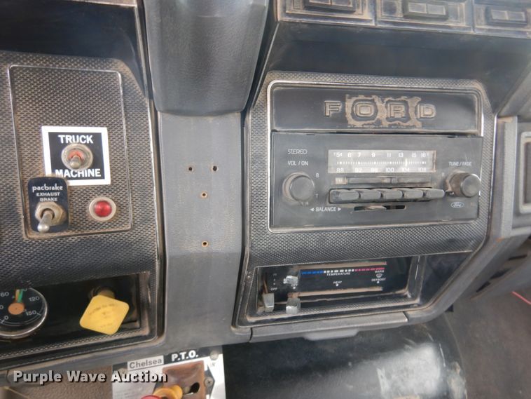 image for item JT9521 1988 Ford F800  digger derrick truck