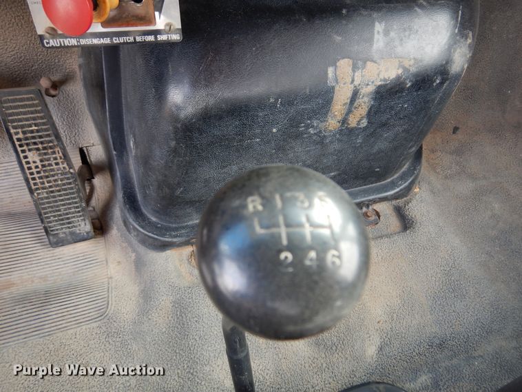 image for item JT9521 1988 Ford F800  digger derrick truck