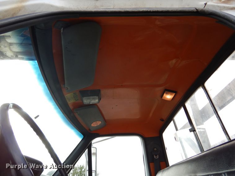 image for item JT9521 1988 Ford F800  digger derrick truck