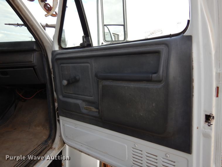 image for item JT9521 1988 Ford F800  digger derrick truck