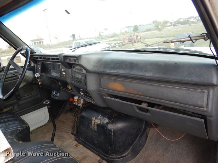 image for item JT9521 1988 Ford F800  digger derrick truck