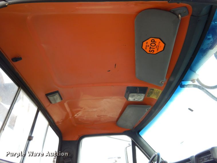 image for item JT9521 1988 Ford F800  digger derrick truck