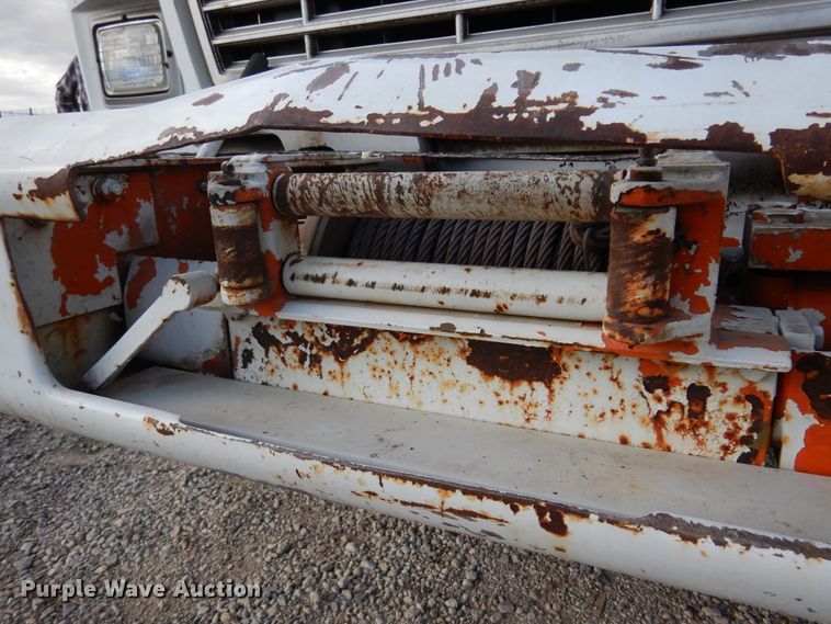 image for item JT9521 1988 Ford F800  digger derrick truck