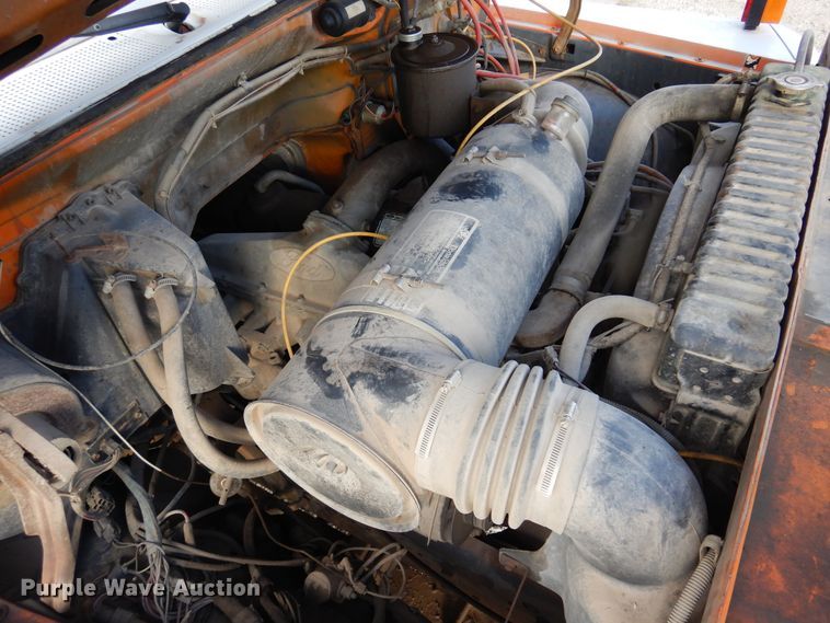 image for item JT9521 1988 Ford F800  digger derrick truck