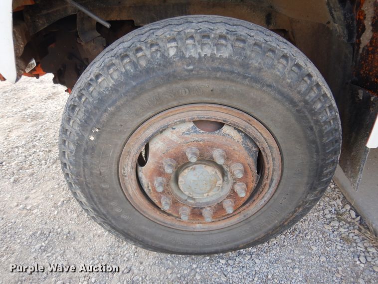 image for item JT9521 1988 Ford F800  digger derrick truck