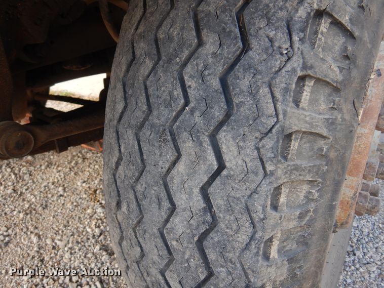 image for item JT9521 1988 Ford F800  digger derrick truck