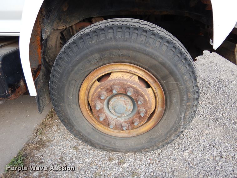 image for item JT9521 1988 Ford F800  digger derrick truck