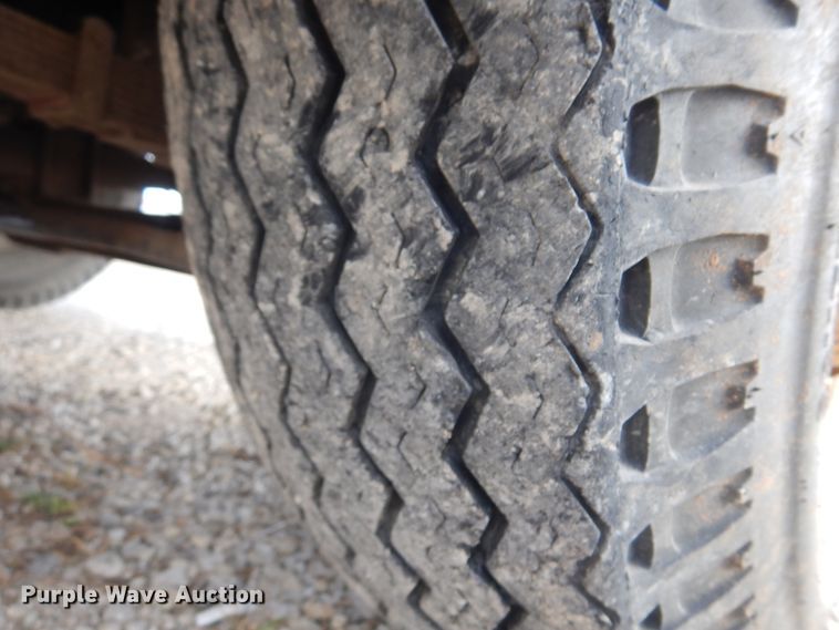 image for item JT9521 1988 Ford F800  digger derrick truck