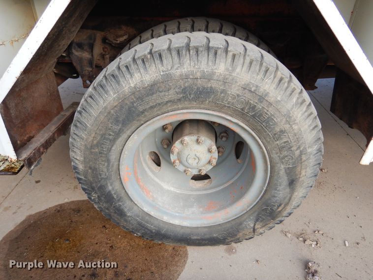 image for item JT9521 1988 Ford F800  digger derrick truck