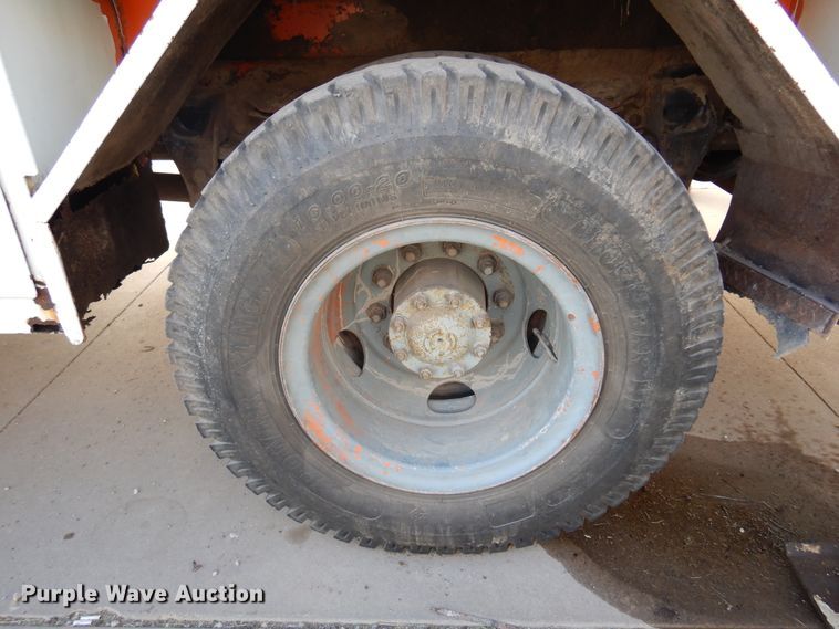 image for item JT9521 1988 Ford F800  digger derrick truck