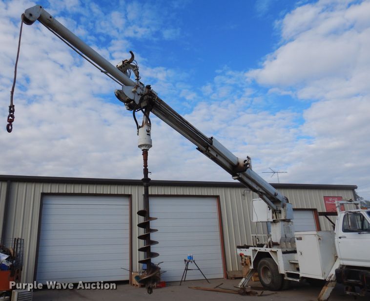 image for item JT9521 1988 Ford F800  digger derrick truck