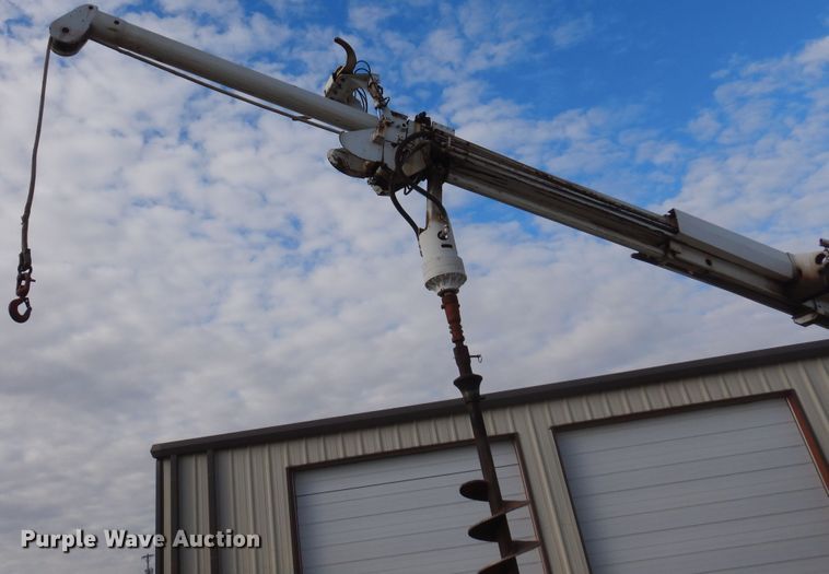 image for item JT9521 1988 Ford F800  digger derrick truck