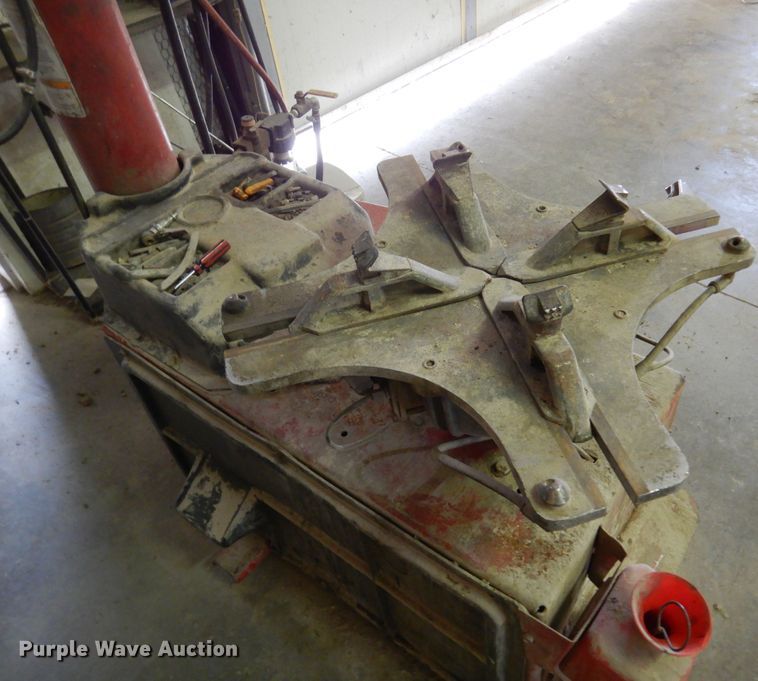 image for item JT9527 RHM Clamp 5060E tire machine