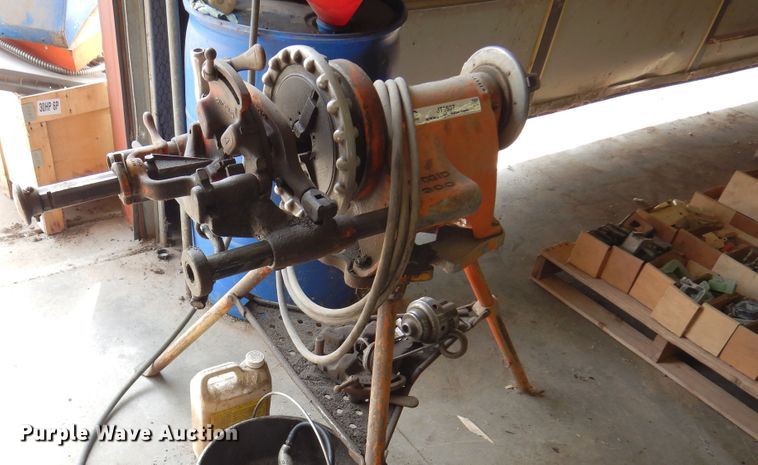 image for item JT9537 Rigid 300  threading machine