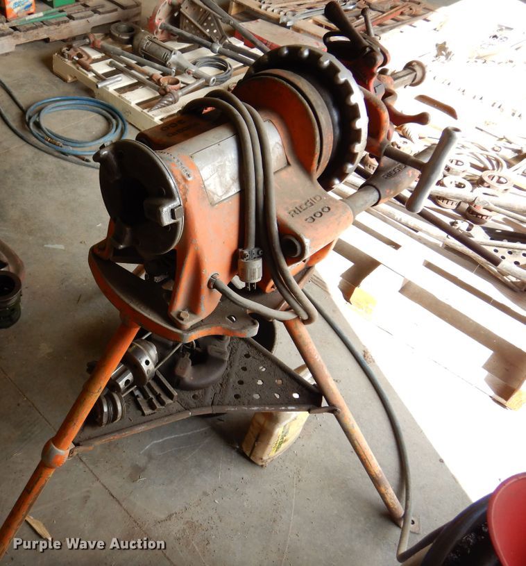 image for item JT9537 Rigid 300  threading machine