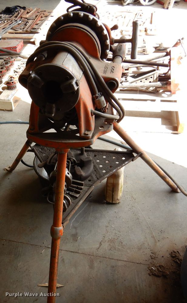 image for item JT9537 Rigid 300  threading machine