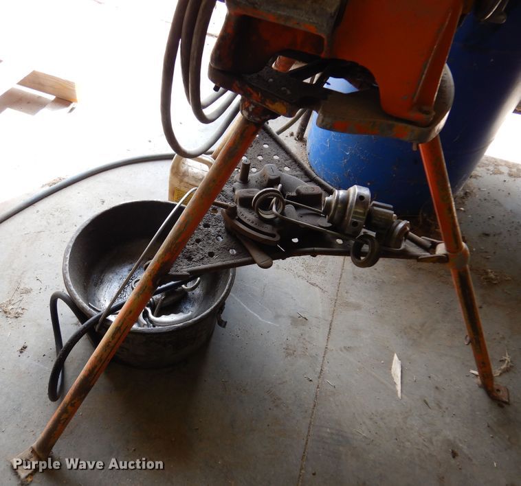 image for item JT9537 Rigid 300  threading machine