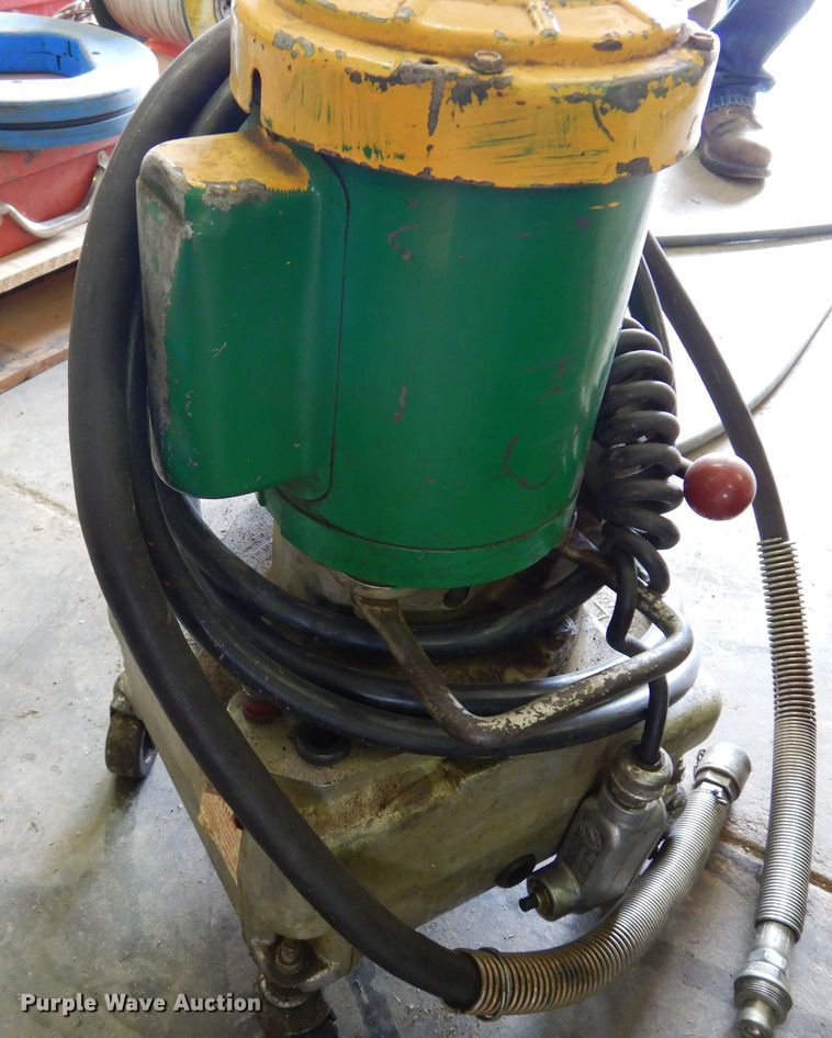 image for item JT9541 Greenlee 777 pipe bender