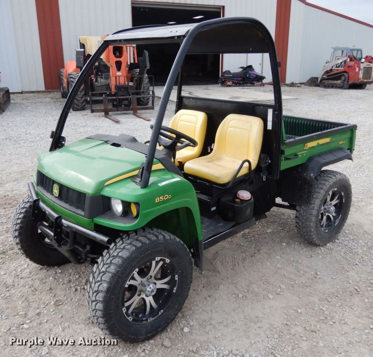 image for item KI9476 2010 John Deere 850D  utility vehicle
