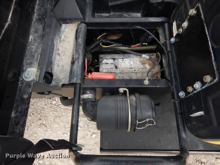 image for item KI9476 2010 John Deere 850D  utility vehicle