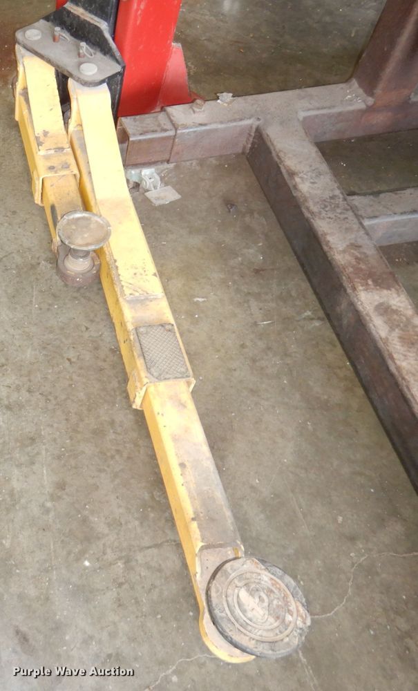 image for item KP9795 2008 Challenger VS10  Vehicle lift