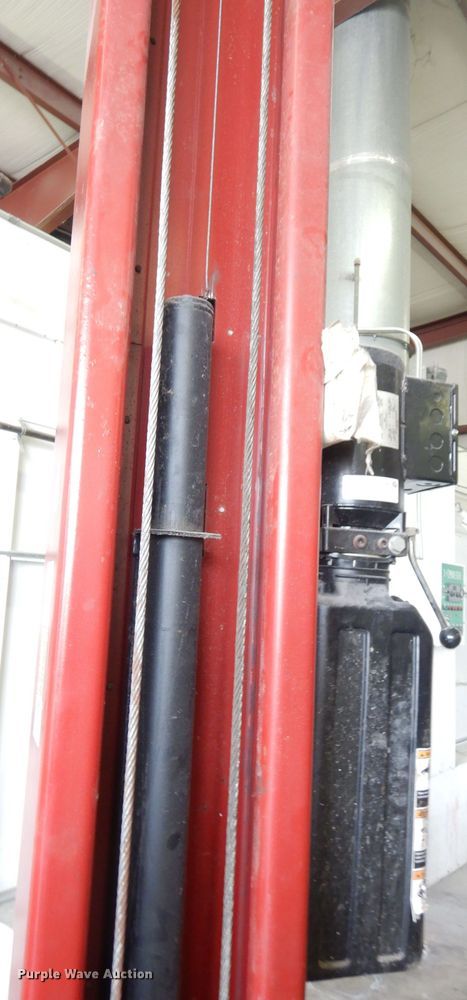 image for item KP9795 2008 Challenger VS10  Vehicle lift