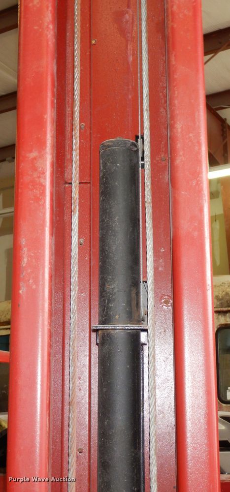 image for item KP9795 2008 Challenger VS10  Vehicle lift