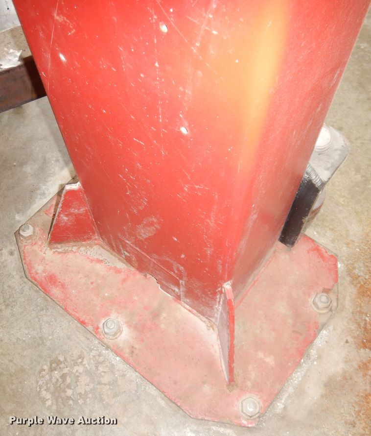 image for item KP9795 2008 Challenger VS10  Vehicle lift