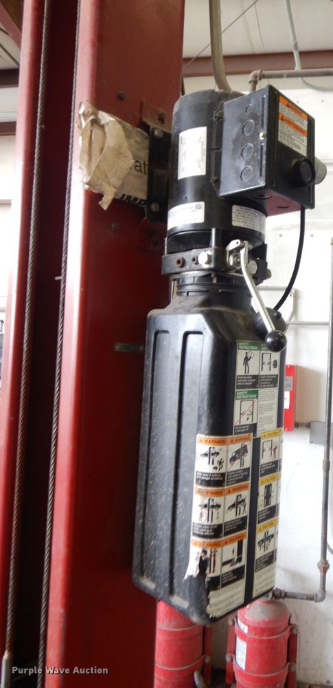 image for item KP9795 2008 Challenger VS10  Vehicle lift