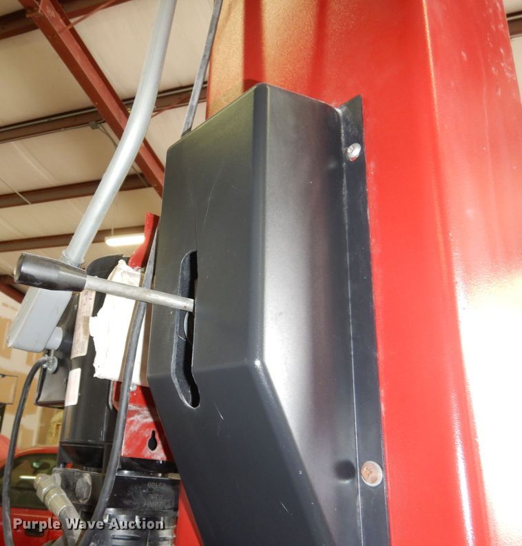 image for item KP9795 2008 Challenger VS10  Vehicle lift